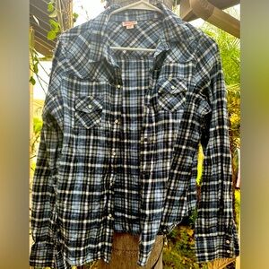 Women's snap button flannel